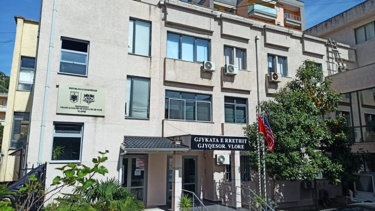 Legalizuan 3 objekte pa leje në Palasë/ Dërgohen në gjyq 17 persona, zyrtarë të ASHK-së dhe ndërtuesit