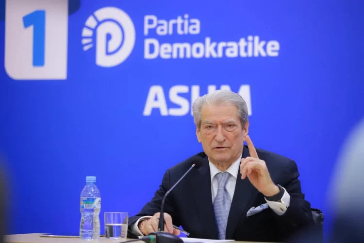 “Shqipërisë iu kërkua që të mos kërcënojë opozitën”, Berisha: Dje u gris pasaporta evropiane e Edi Ramës!