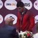 VIDEO/ Presidenti i Federatës Ruse të Mundjes i vendos me dhunë medaljen e artë kampionit shqiptar të Europës