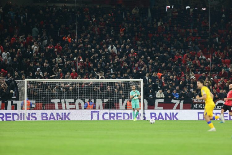 FIFA gjobit FSHF-në për sjelljen diskriminuese të tifozëve shqiptarë gjatë ndeshjes Shqipëri-Andorra