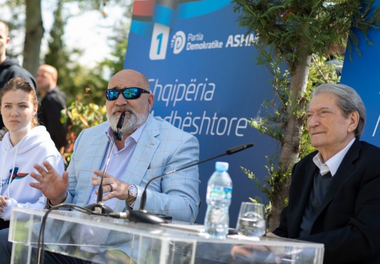 “S’flas në emër të qeverisë amerikane, jam këtu si një qytetar privat”/ LaCivita: Zhvillimet në Shqipëri ndiqen me vëmendje edhe nga SHBA!