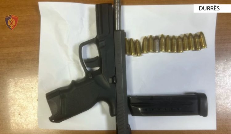 Mbante armë zjarri pa leje, arrestohet 43-vjeçari në Durrës