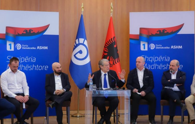 “Rama jep si alternativë shpëlarjen e trurit të njeriut”, Berisha: Fermerët shqiptarë do jenë masivë në votën e tyre për Shqipërinë Madhështore!