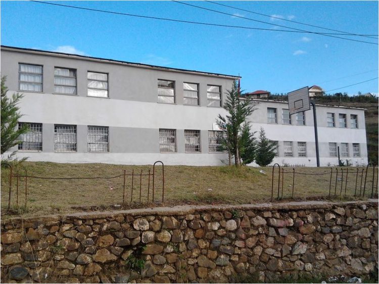 Ngacmoi seksualisht dy nxënëset, shkarkohet nga detyra mësuesi i shkollës në Rrajcë