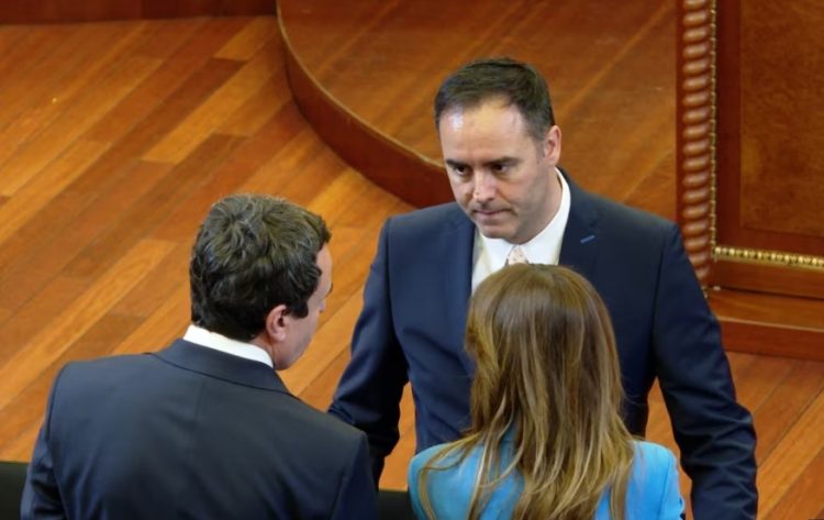 Institucioni i Kosovës për Drejtësi: Anëtarët e Qeverisë pas betimit si deputetë s’mund të ushtrojnë detyra ekzekutive