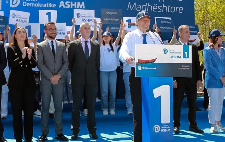 Berisha: Nëse PD vjen në pushtet në Shqipëri nuk do ketë pension nën 200 euro!