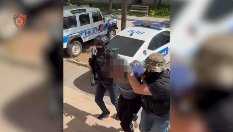 I kërkuar nga Kosova për veprimtari kriminale, arrestohet 31-vjeçari nga Kukësi