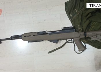 Iu gjetën armë të Luftës së Dytë Botërore, arrestohet 68-vjeçari në Krujë