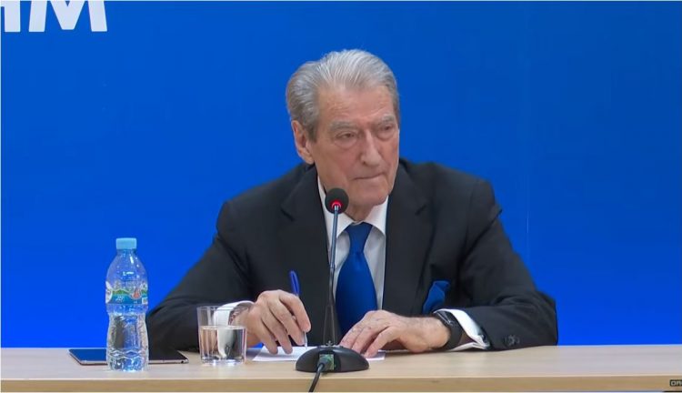 “E-Albania, kurth gjobash”/ Berisha: Do të kthejmë zyrat siç kanë qenë në 2013