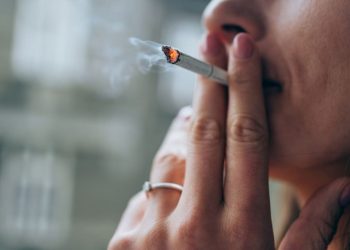 Ligji për ndalimin e duhanit në ambjente të mbyllura mbetet në letër