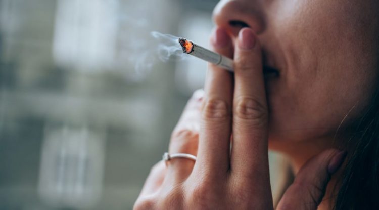 Ligji për ndalimin e duhanit në ambjente të mbyllura mbetet në letër