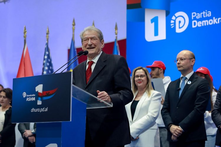 Berisha fton sërish Ramën në debat: Ai le të dalë me suflerët dhe unë vetëm…