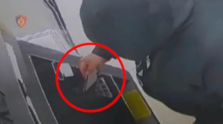 U vidhte paratë shqiptarëve përmes një linku të rremë, kapet i riu francez