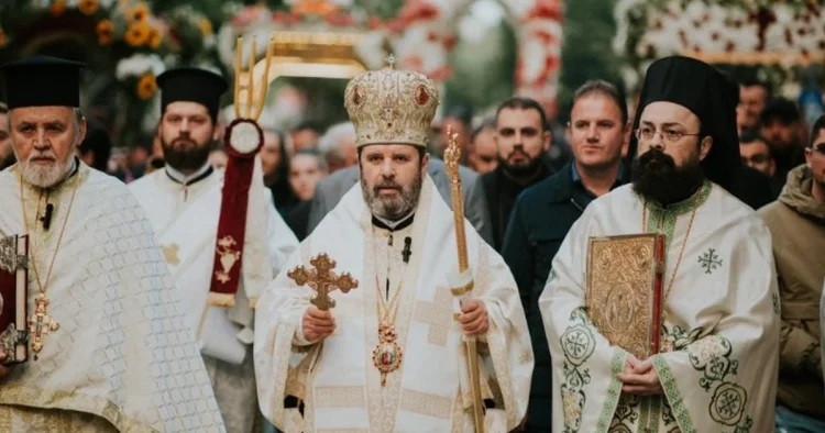Besimtarët e krishterë kremtojnë Pashkët, Kryepeshkop Joani: Sakrificat janë të domosdoshme për shërimin shpirtëror