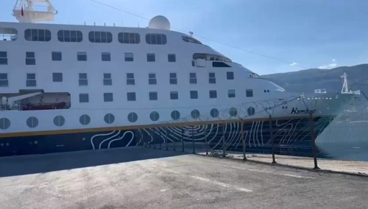 Mbërrin kroçera me 271 turistë