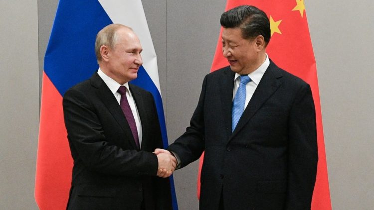 Rusia i del në krah Kinës: Tarifat e Trump shkelin rregullat e tregtisë ndërkombëtare