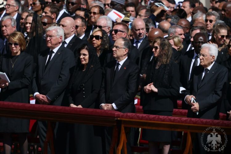 Presidenti Begaj, mes krerëve të shteteve në funeralin e Papa Françeskut