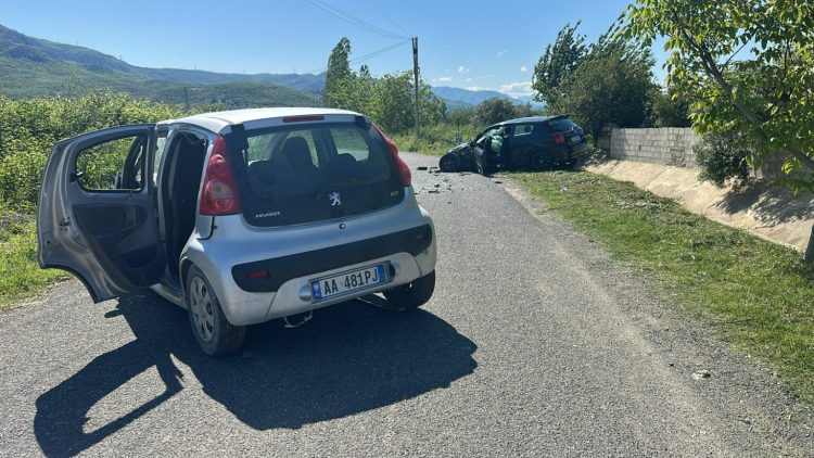 Aksident në aksin Lezhë-Manati, 5 të plagosur/ Njëri dërgohet urgjent drejt Traumës
