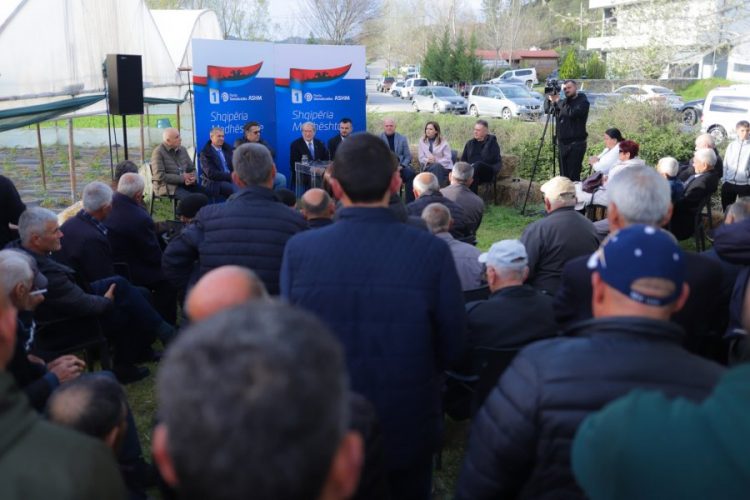 Berisha takim me banorët e Baldushkut: Bujqësia në këto vite pësoi një rrokullisje të vërtetë, sepse qeveria e braktisi