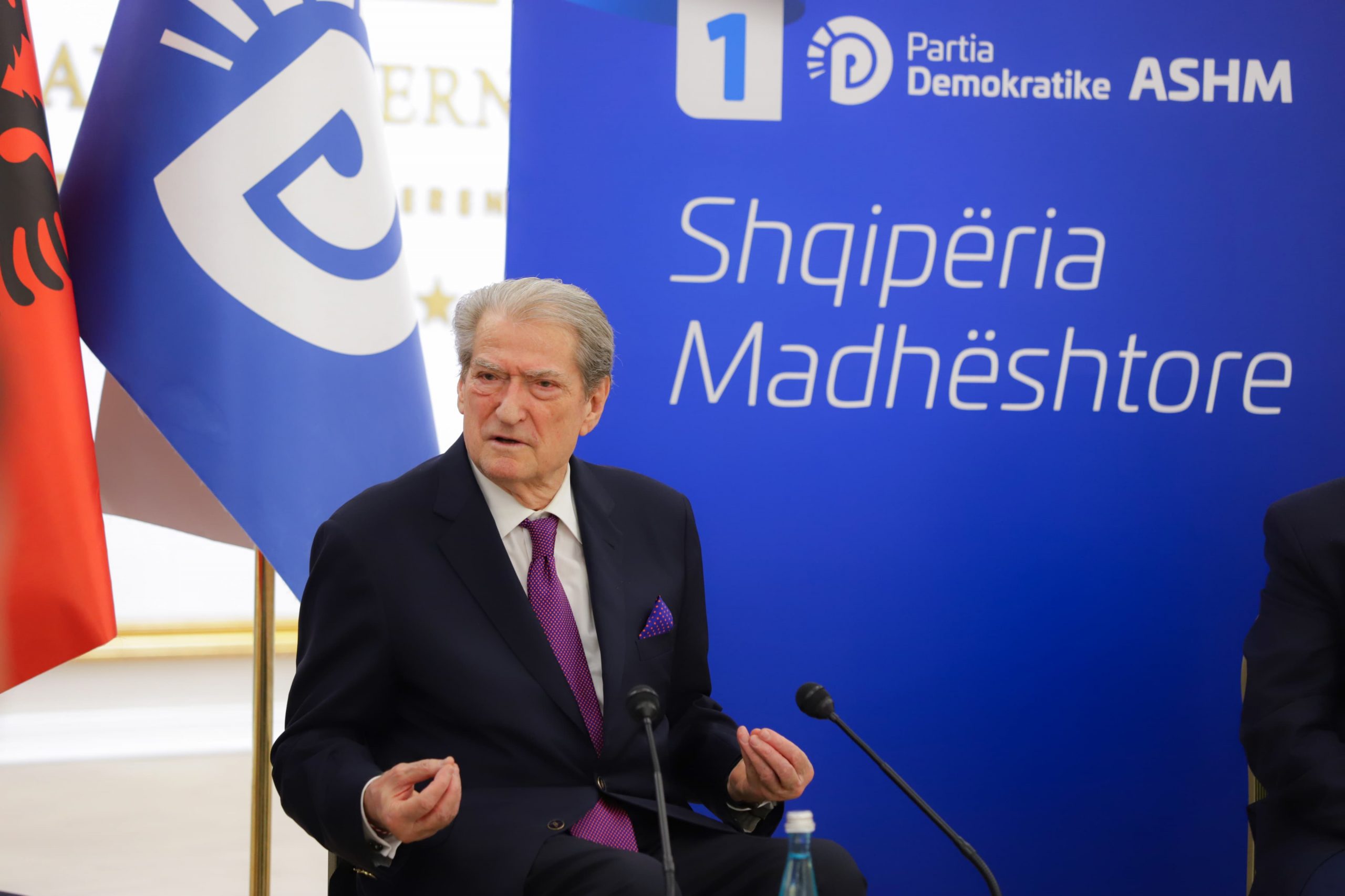 Berisha: Shteti do marrë përsipër një pjesë të pagave të punonjësve të industrisë turistike jashtë sezoneve
