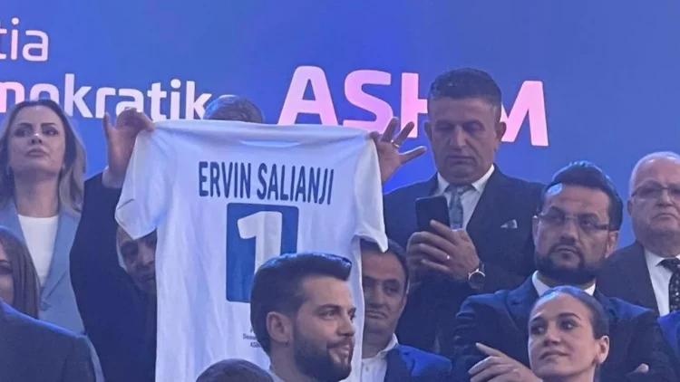 Ervin Salianji “merr pjesë” në hapjen zyrtare të fushatës së Partisë Demokratike