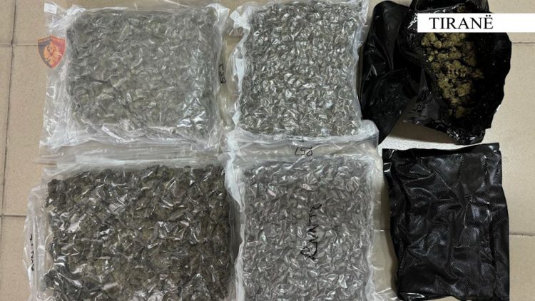 Drogë me postë nga SHBA në Shqipëri, policia arreston një 32-vjeçar