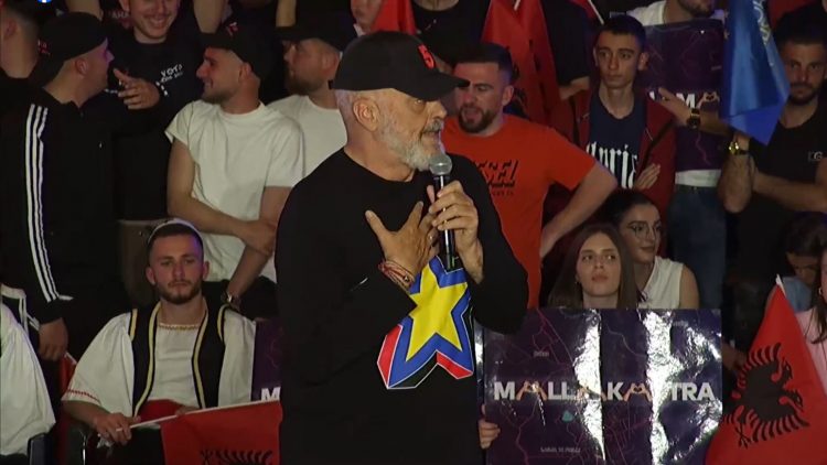 Rama me të rinjtë në Fier: Vota e 11 majit ka brenda profecinë e Skënderbeut