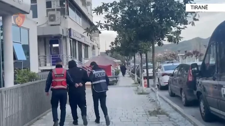 Qëlloi me armë në drejtim të banesës së dy vëllezërve, vihet në pranga 30-vjeçari në Tiranë