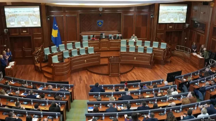 Kosovë/ Shtyhet sërish seanca konstituive, Vetëvendosja kërkon marrëveshje politike