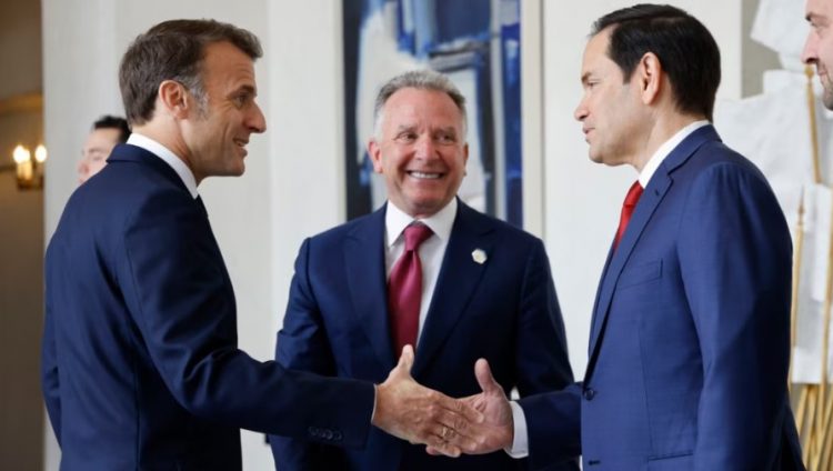 Macron: Bisedimet në Paris janë mundësi për “konvergjencë” të përpjekjeve për paqe në Ukrainë