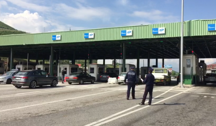 Arrestohen dy turq në pikën kufitare të Morinës, pasi tentuan të hynin me drogë në Shqipëri