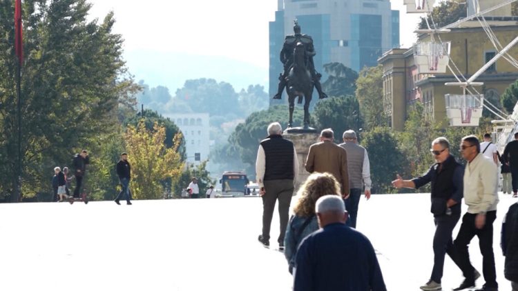 Fundjava me mot të mirë/ Sinoptikanët: Temperaturat maksimale do të shkojnë deri në 26 gradë Celsius