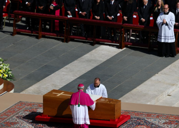 Lamtumira e fundit për Papa Françeskun, nis ceremonia mortore