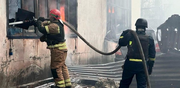 Të paktën 14 të vrarë nga sulmi rus në qytetin e lindjes së Zelenskyt