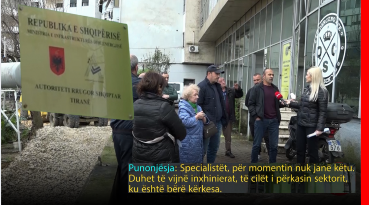 “S’ka vend për ambulancë e zjarrfikëse”, banorët i zënë derën ARRSH-së