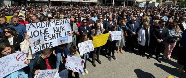 Mal i Zi/ Kundërshtohet investimi arab në plazhin e Ulqinit