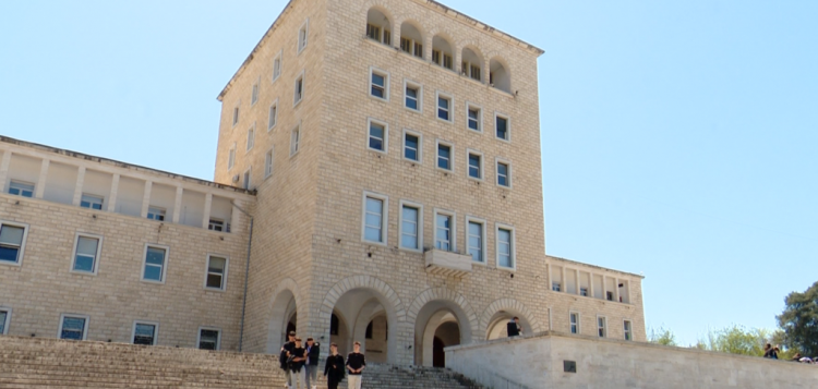 Studentët, të ardhurat nga familja ose puna
