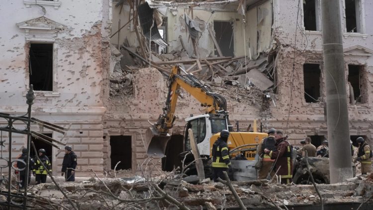 VIDEO/ Momenti kur raketat balistike ruse godasin Ukrainën, sulmi la pas 34 të vrarë