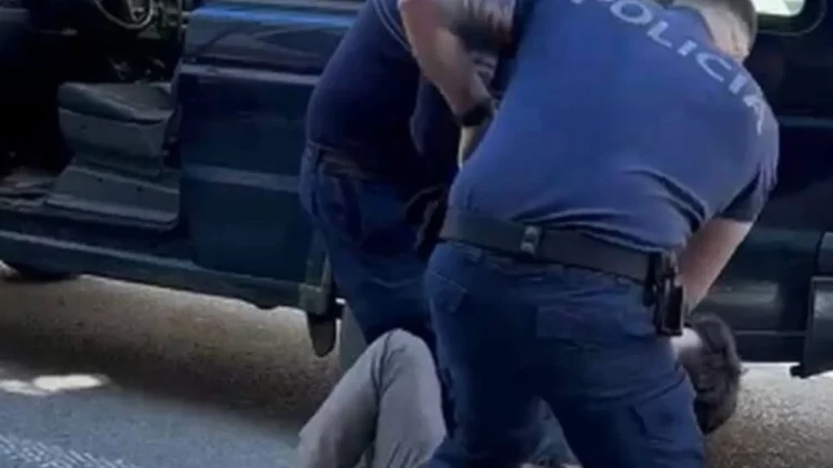 42-vjeçari tenton t’i shpëtojë policisë në Tiranë, përplas disa automjete