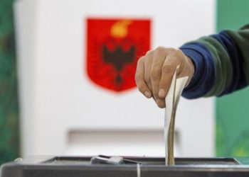 Policia merr ne ruajtje KZAZ-të dhe qendrat e votimit në Elbasan