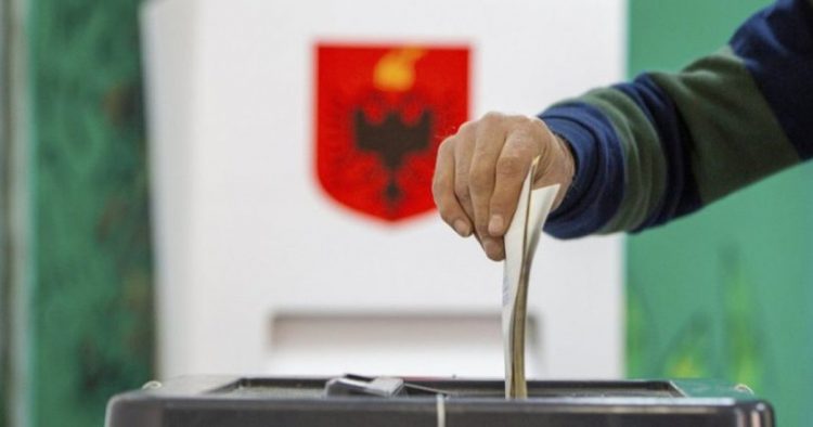 Policia merr ne ruajtje KZAZ-të dhe qendrat e votimit në Elbasan