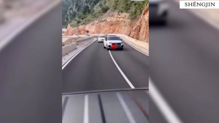 Kundërvajtje në aksin Shëngjin-Velipojë, gjobitet drejtuesi i Audi-t
