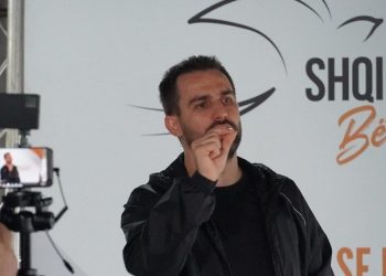 Lapaj denoncim nga Vlora: Na kërcënuan kandidaten me armë!