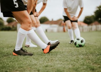 Federata Angleze ndalon pjesëmarrjen e transgjinoreve në futbollin e femrave