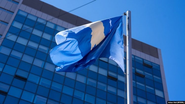 Qeveria e Kosovës për lirinë e shtypit: Ka rënie të standardit të mediave