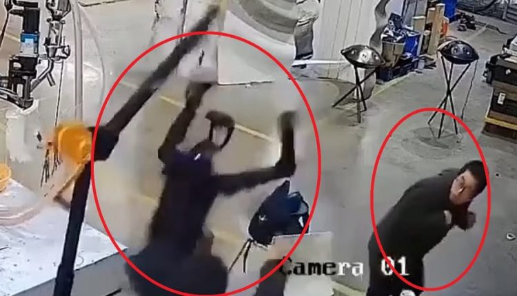 VIDEO/ “Çmendet” roboti në Kinë, sulmon punonjësit