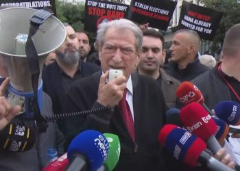 Berisha i bashkohet protestës së opozitës: Rama, në karrige me zgjedhje të vjedhura