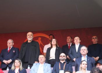 Ngre siparin Euro U-17, kryeministri Rama i pranishëm në ndeshjen hapëse