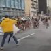 VIDEO/ Kaos në Giro d’Italia, qytetari futet mes çiklistëve për të penguar garën