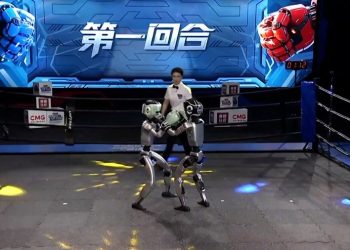 VIDEO/ Robotët ngjiten në ring, zhvillohet kampionati i parë botëror i kikboksit